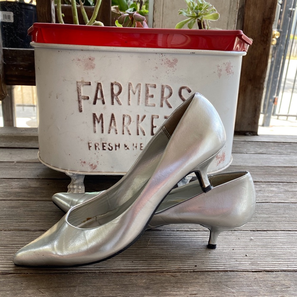 Paperika silver pointed kitten heels